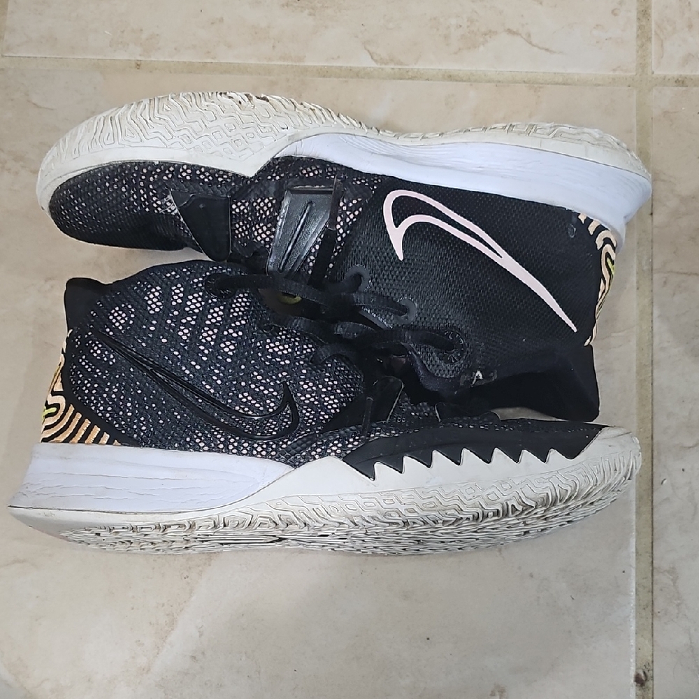 Nike Kids Kyrie Irving Basketball Sneakers